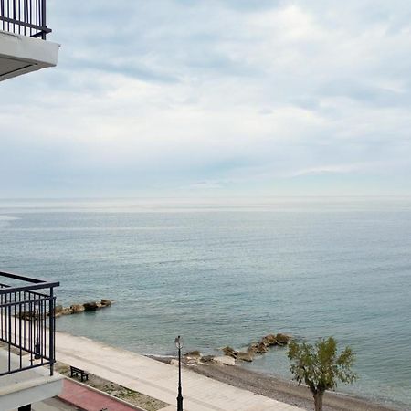 Riviera Hotel Xylokastro Buitenkant foto