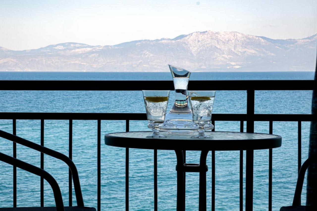 Riviera Hotel Xylokastro Buitenkant foto