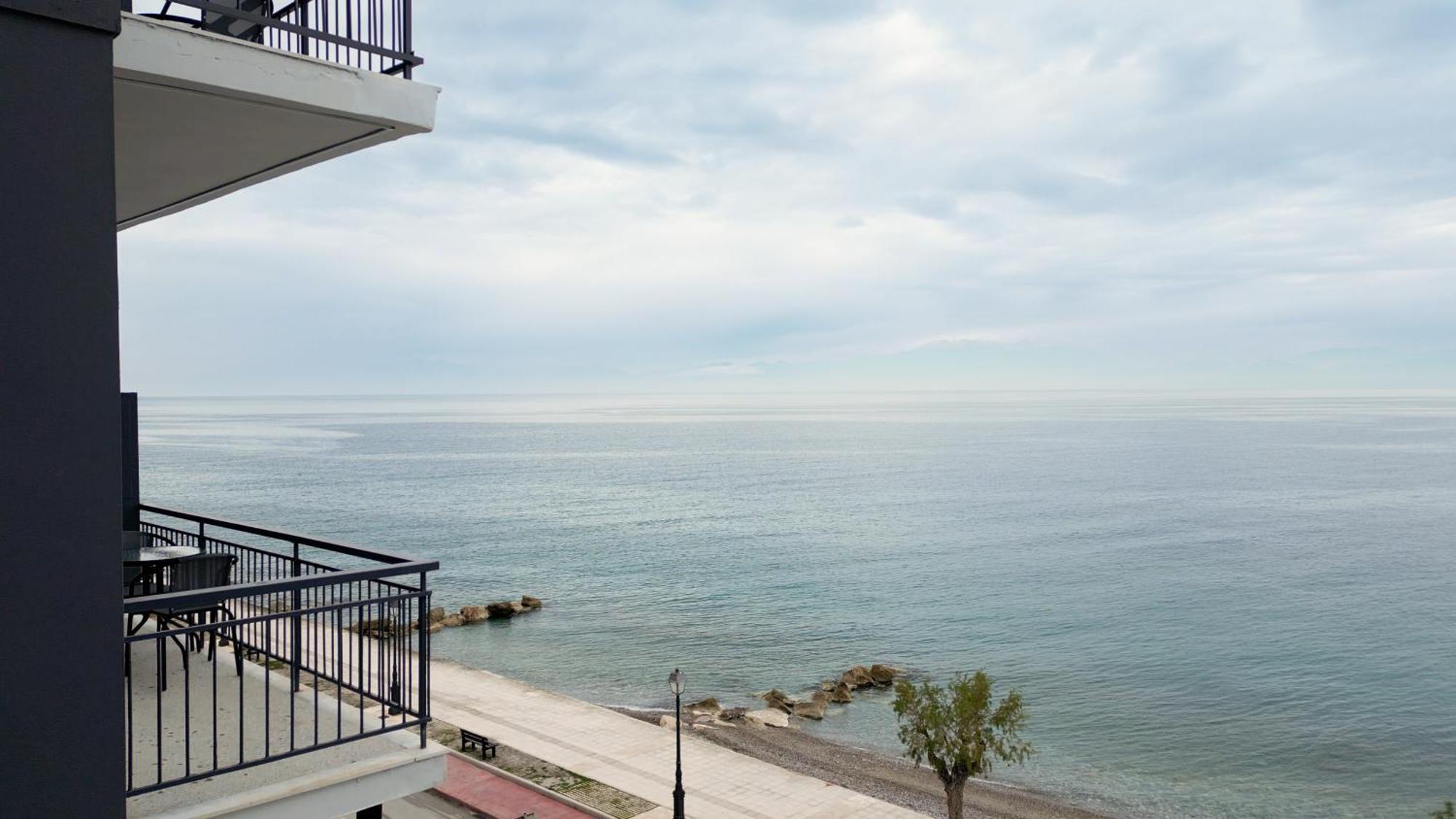 Riviera Hotel Xylokastro Buitenkant foto